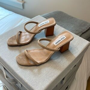 Steve Madden nude shoe